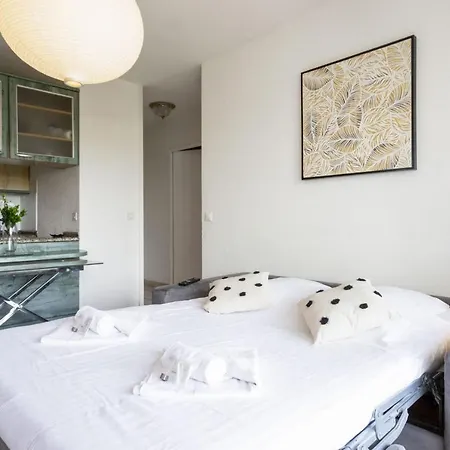 Charming Flat With Terrace And Pool Nearby Station - Welkeys Апартаменты