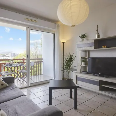 Charming Flat With Terrace And Pool Nearby Station - Welkeys 昂代