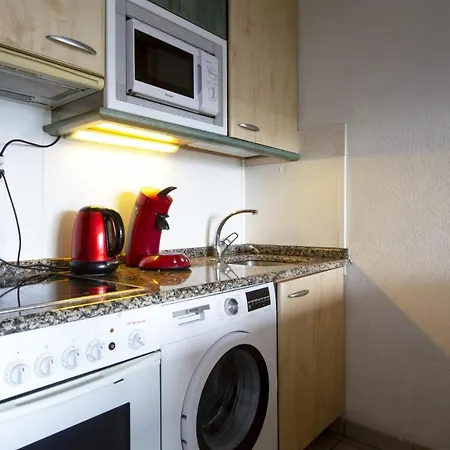公寓 Charming Flat With Terrace And Pool Nearby Station - Welkeys *